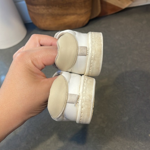 H & M Velcro sneakers size 4-5 - Picture 5 of 6